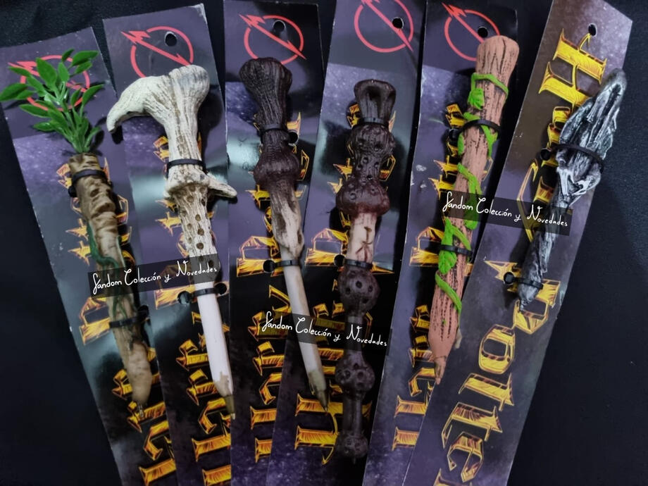 plumas con diseño de varita